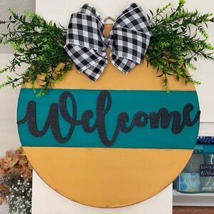 Welcome Sign with Black and White Bow